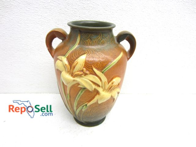Lot 31-3283 - Roseville Vase 8.5" H