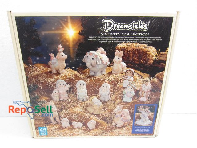 Lot 31-1183 - (15) Piece Dreamsicles Nativity Collection