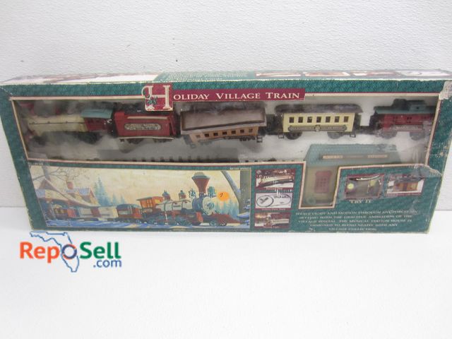 Lot 31-9223 - Holiday Train Set - Appears Complete/(1) Broken Wheel