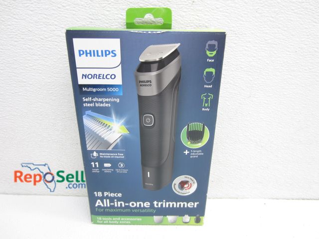 Lot 31-8572 - Philips Norelco Multigroom 5000 Shaver - New