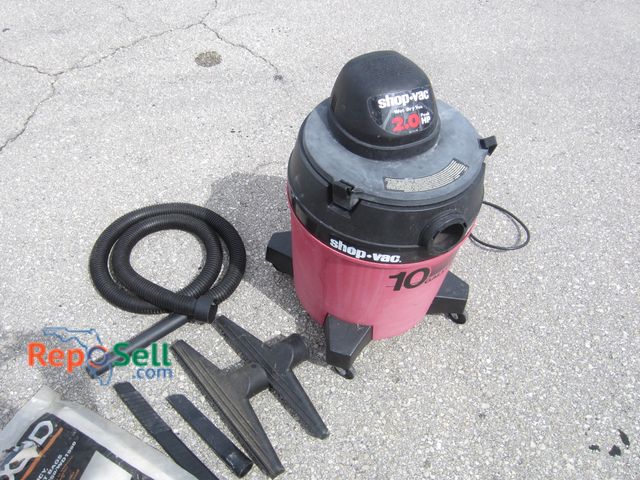 Lot 31-5513 - 10 Gal Wet/Dry Shop Vac with Accessories #3200 Powers On