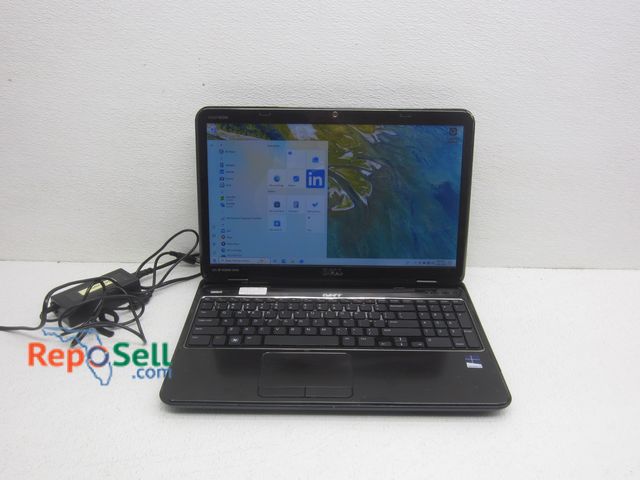 Lot 31-8330 - Dell Inspiron Laptop: Windows 10, 8 Gigs, HD 500 Gigs w/Charging Cable - Powers On
