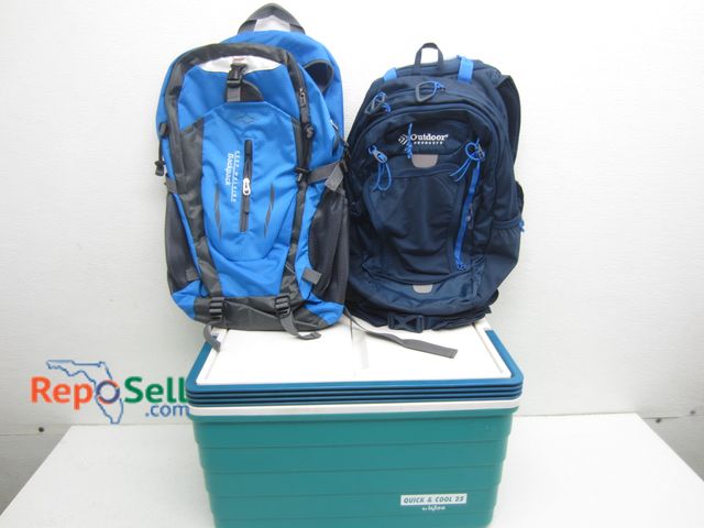 Lot 31-1061 - Igloo Quick And Cool 25 Cooler With (2) Outdoors Backpacks