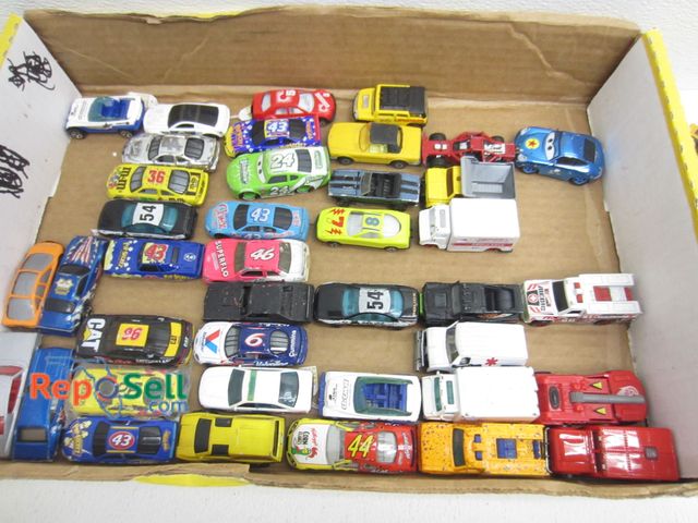 Lot 31-6291 - 40 Die Cast Cars: Lesney, Hot Wheels, Mattel, McDonalds, etc