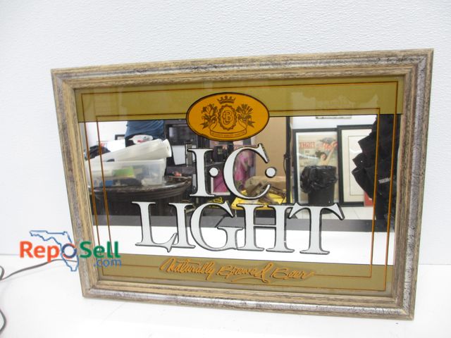 Lot 31-1166 - I.C. Light Wall Light; 19" x 14"; Powers On