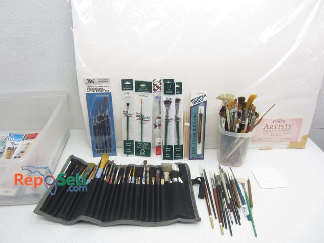 Lot 31-9136 - Lot of New &amp; Used Art Supplies: Brushes, Watercolor Paper