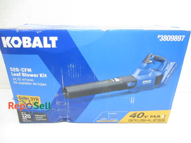 Lot 31-9096 - Kobalt 520 CFM leaf blower with charger #3809897 - Powers On, no battery