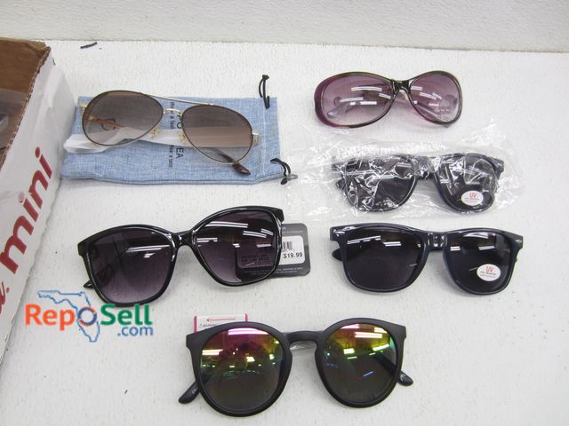 Lot 31-8165 - (19) Pairs Assorted Sunglasses - Appear New