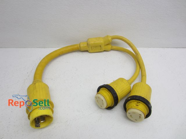 Lot 31-8436 - Heavy Duty Marinco 125V 3 Way Connector
