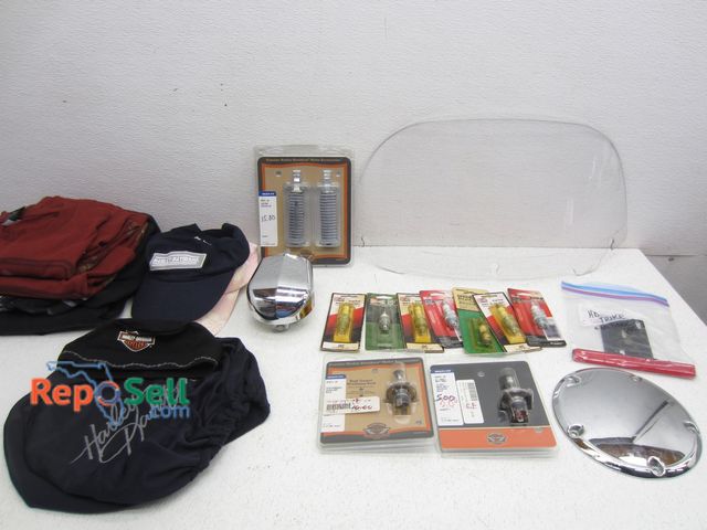 Lot 31-5350 - 2015 Ultra Glide Harley Tryke Windshield, Harley Clothing, Hats, Motorcycle Parts etc