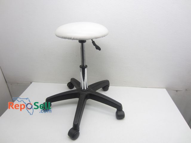 Lot 31-9279 - Shop/Exam Adjustable Stool on Wheels - White