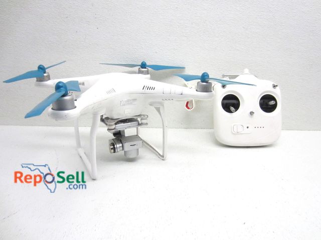 Lot 31-9305 - Drone DJ1 Phantom, Controller Powers On, No Battery For Drone, Untested