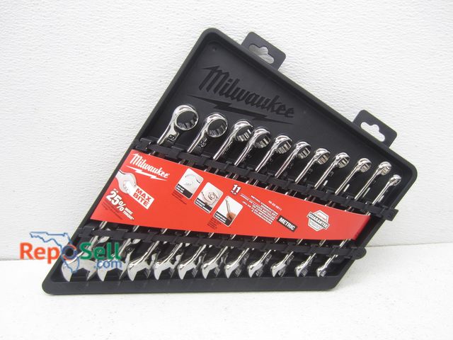 Lot 31-9321 - New 11pc Milwaukee Metric Combo Wrench Set