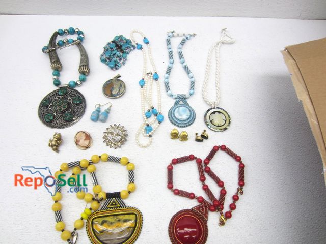 Lot 31-4463 - Jewelry Lot: Ornate Necklaces, Earrings, Brooches, etc.