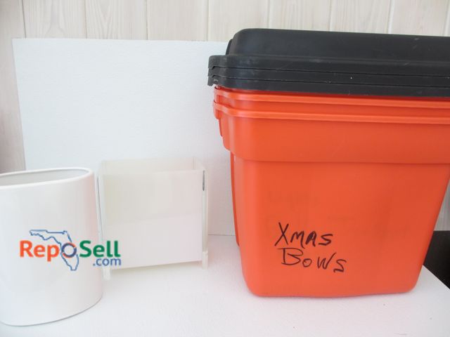 Lot 31-1486 - (3) Rubbermaid 22 G Totes With Lids And (2) Bathroom Trash Cans 12" H, Plexi And Ceramic