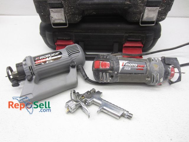 Lot 31-8173 - Tool Lot: Spray Gun Parts &amp; (2) Bosch RotoZip Tools (#RZ10 &amp; SCS01) - Both Power On