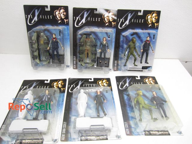 Lot 31-3214 - (6) 1998 Sealed in Package XFiles Action Figures
