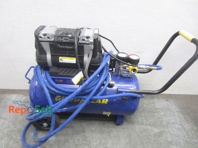 Lot 31-5014 - Good Year Air Compressor w/Hose: 8Gal, 135psi - Powers On/Builds Pressure