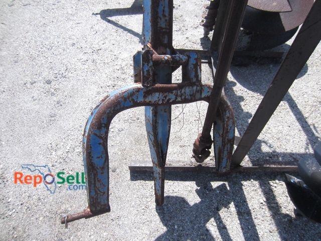 Lot 31-1017 - Tractor attachment drive shaft, post hole digger, 57.7 in.
