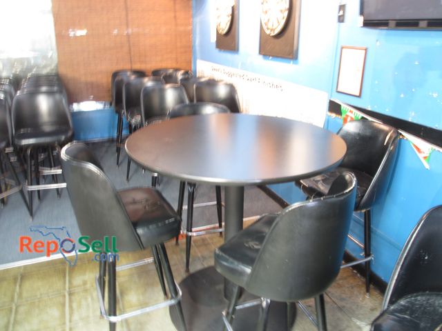 Lot 31-2002 - Round Hi-Top Table w/(4) Chairs - Table 42"W