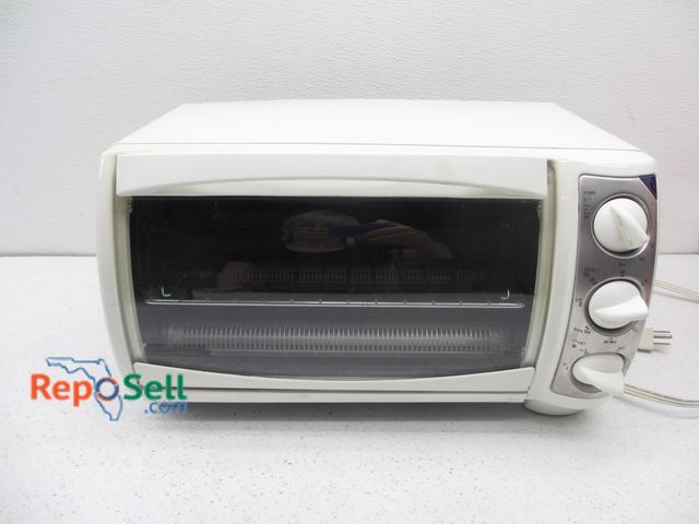 Lot 31-9407 - B&amp;D Toaster Oven 16" L - Power On