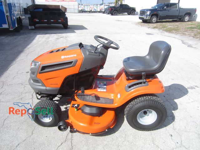 Lot 31-5086 - Husqvarna Riding Lawn Mower #YTH-22V46 107.4 Hrs With Cover And Paperwork. Ran When Tested F And R, ...