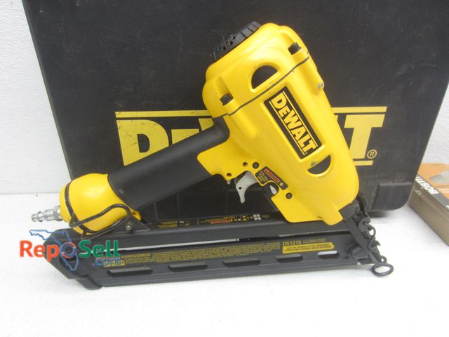 Lot 31-8492 - DeWalt Pneumatic Finish Nailer #D51275 With Nails And Case