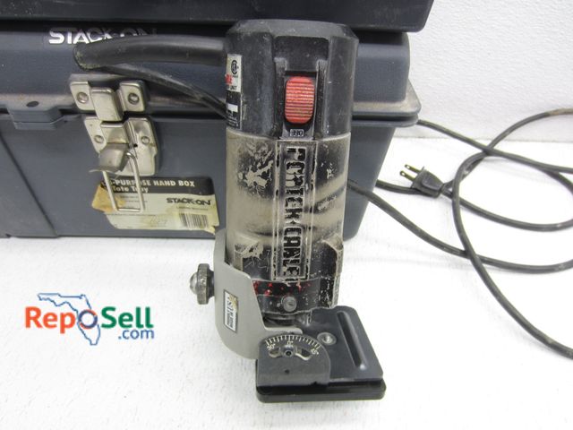 Lot 31-6102 - Porter Cable Router and Accessories - Powers On