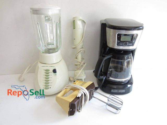 Lot 31-9163 - Four small kitchen appliances, including a Black+Decker ProBlend blender with multiple speed setting...