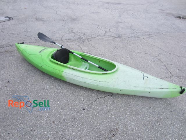 Lot 31-9133 - Fiesta 1-Seater Kayak &amp; Paddle