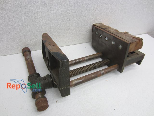 Lot 31-1394 - Abernathy No. 8 DE Screw Vise