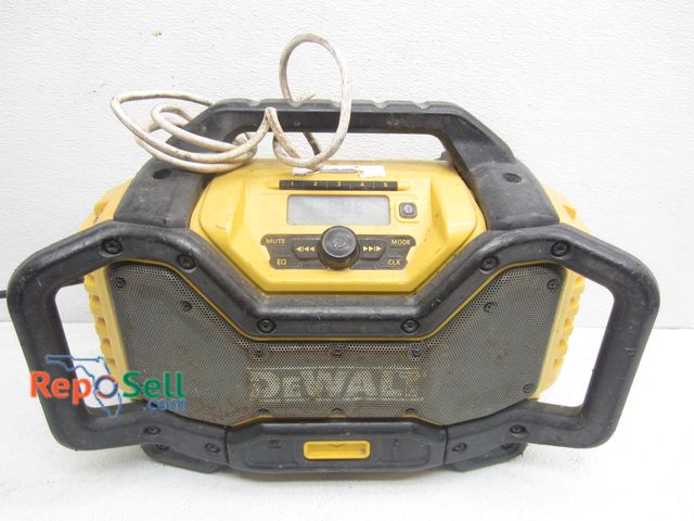 Lot 31-4533 - DeWalt Jobsite Bluetooth Charger Radio w/Battery #DCR025 - Powers On/Power Cord Needs Repair