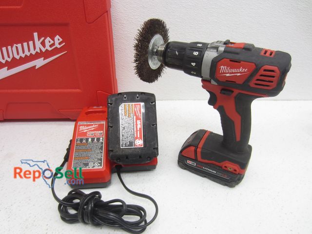 Lot 31-1478 - Milwaukee Drill Driver (works, chuck is stuck), (2) Batteries, Charger, Box