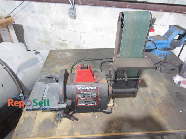 Lot 31-8221 - Bucktool Belt &amp; Disc Sander Model: BD4801-M (powers on)