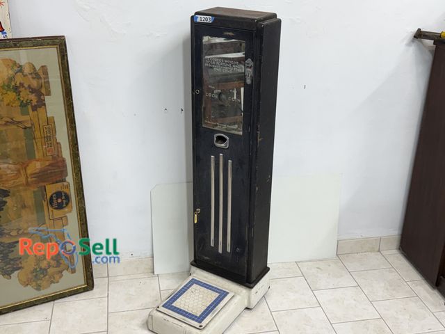 Lot 31-1203 - Vintage Peerless Weighing Machine Company, New York; w/ Key; Metal w/ Mirror Front; Coin Operated; U...