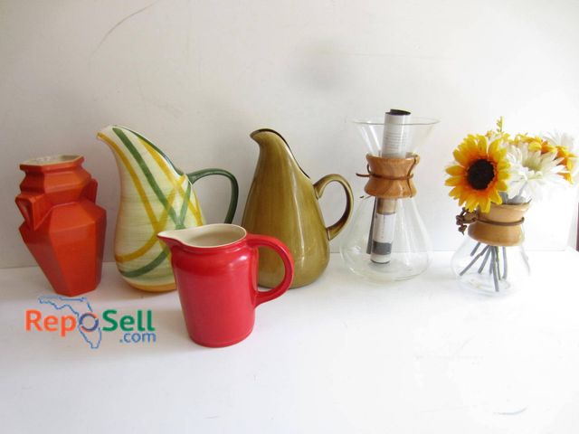 Lot 31-9159 - Kitchen Lot: two ceramic pitchers marked 'Universal Cambridge O. Ovenproof Made in USA' and 'Gingham...