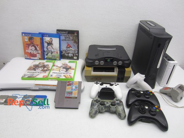 Lot 31-2111 - Vintage Lot Of Video Came Consoles: Nintendo, Xbox, Wii, Games, Controllers etc