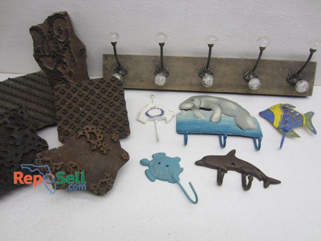 Lot 31-7548 - (6) Assorted Wall Hooks &amp; (5) Primitive Fabric Stamps
