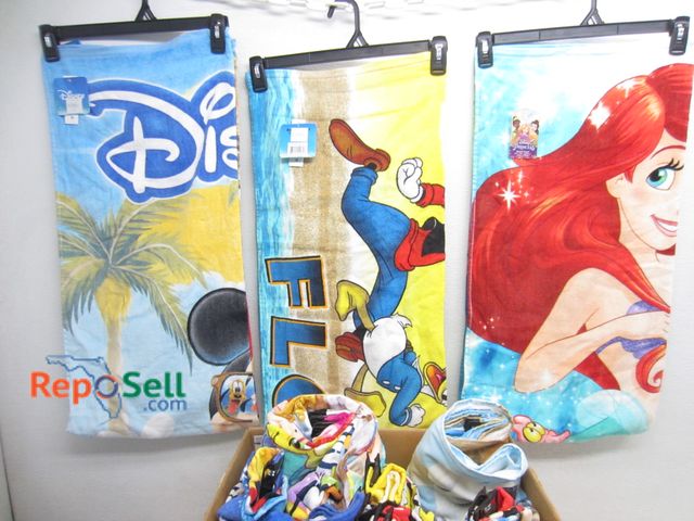 Lot 31-6354 - (12) New Disneyworld Park Beach Towels With Tags, Assorted Styles