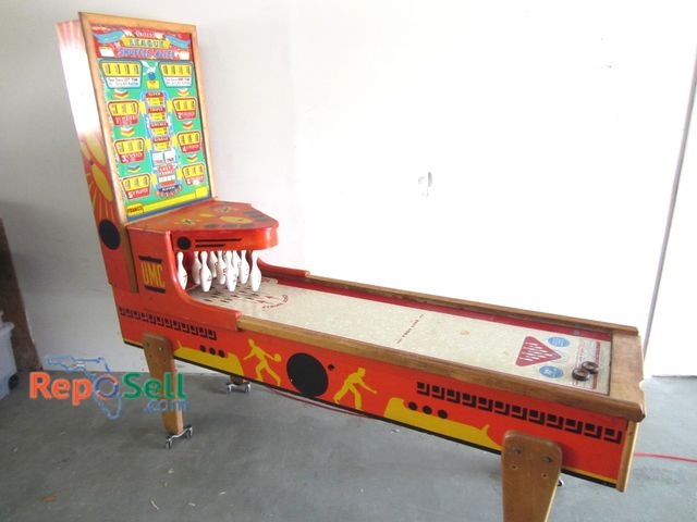 Lot 31-9346 - Large Vintage 1950's Formica Shuffle Alley 97"x84" With (2) Discs - Power On, Nothing Further