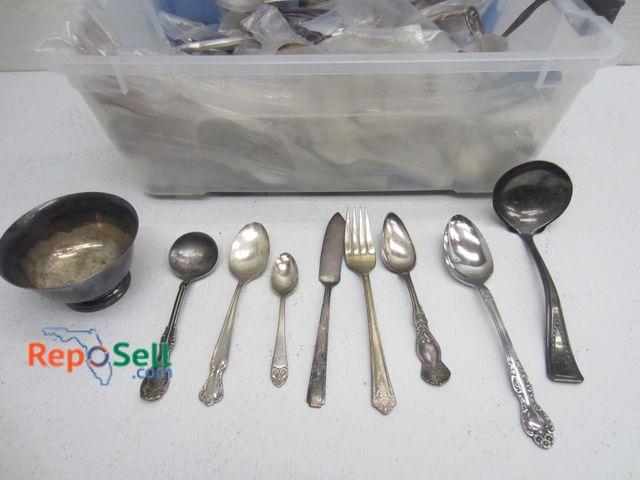 Lot 31-5235 - Lot of Flatware