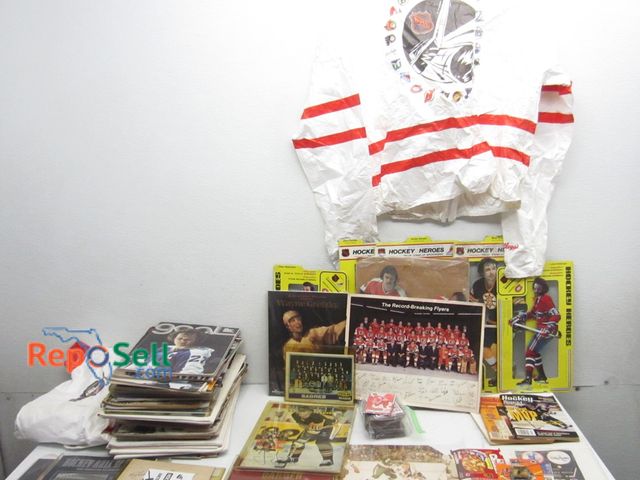 Lot 31-5316 - Large Lot of NHL Collectibles (most 1970's &amp; 80's): Cards, Magazines, Cut-Outs, Some are Autogra...
