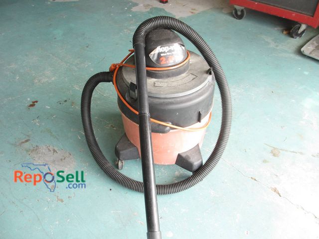 Lot 31-8371 - Shop-Vac 8 Gal Wet/Dry Vacuum With Hose, 2.0 Peak HP, Powers On