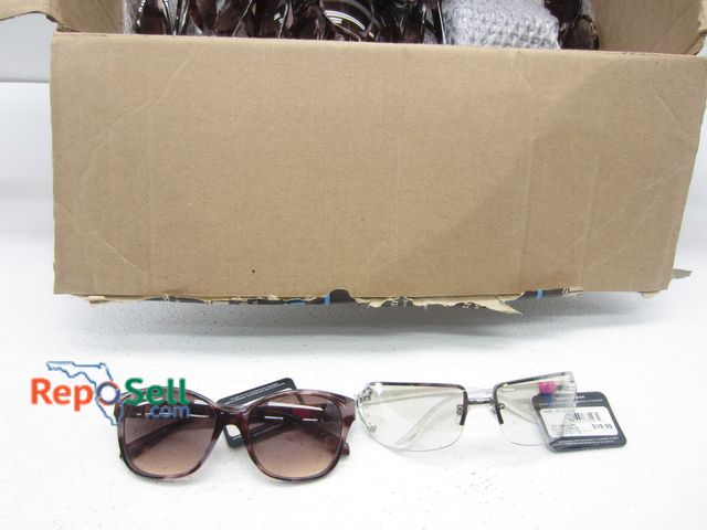 Lot 31-9121 - (100) Foster Grant Womens Sunglasses