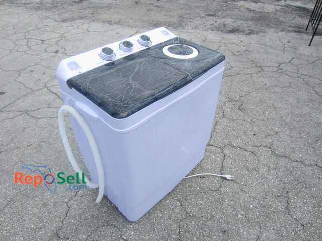 Lot 31-7082 - Small Washing Machine 26.5x31.5x16" - Powers On