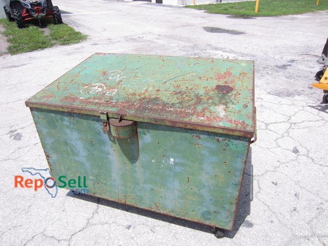 Lot 31-9420 - Large Metal Job Box on Wheels