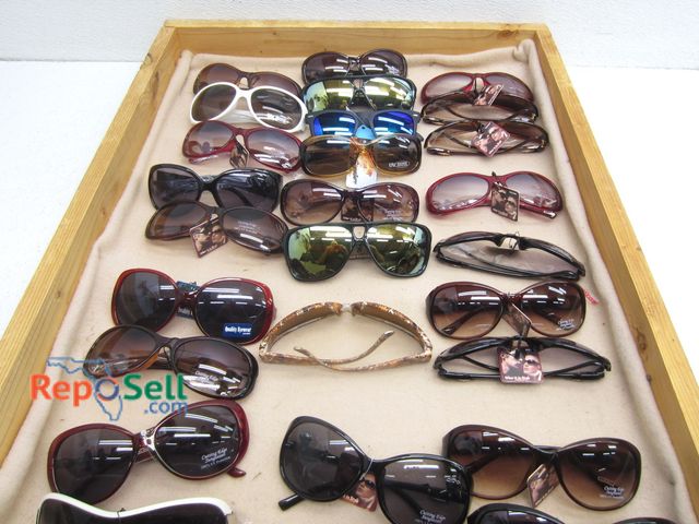 Lot 31-4108 - (30) New Fashion Assorted Sunglass with Large Wood Display