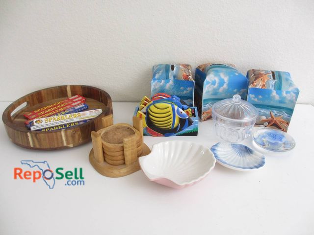 Lot 31-8524 - Lot: Pandawood 13" Lazy Susan, Coasters, Decorative Bowls, Kleenex Covers