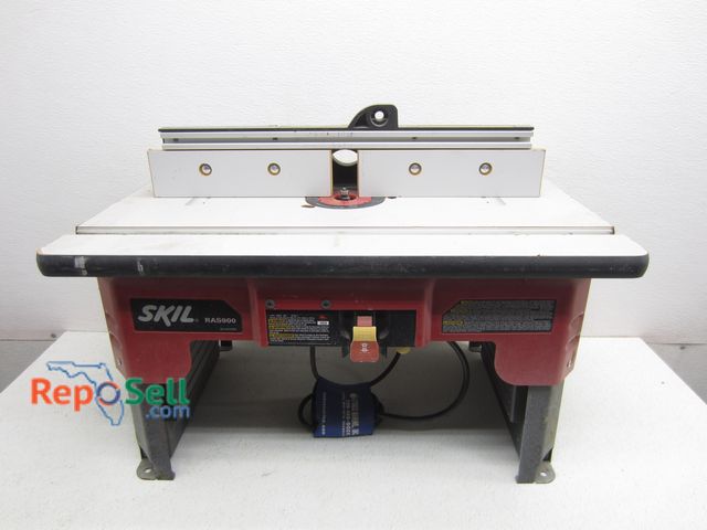 Lot 31-6050 - Skil Router Table RAS900 and Craftsman Router (powers on)