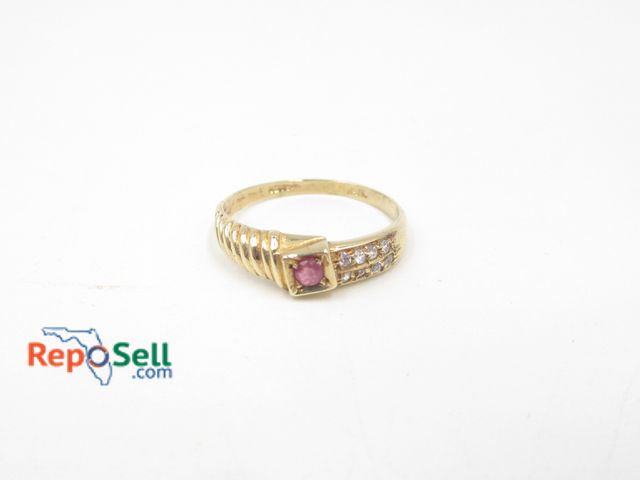 Lot 31-9003 - 14K Yellow Gold Ruby Ring Size 6 - 1.75g total